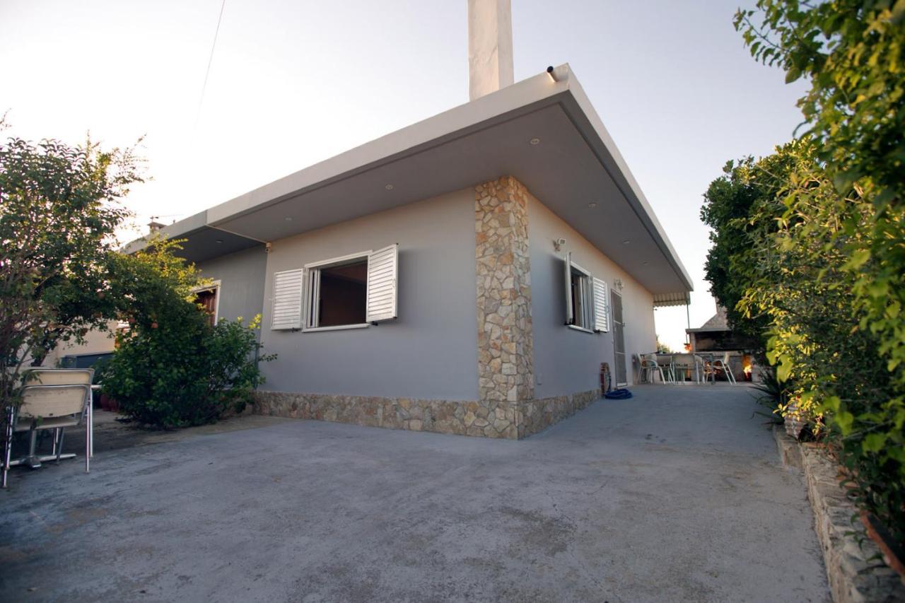 House With Sea Breeze-anemelia
