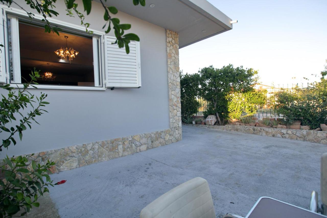 House With Sea Breeze-anemelia * נאפפליו