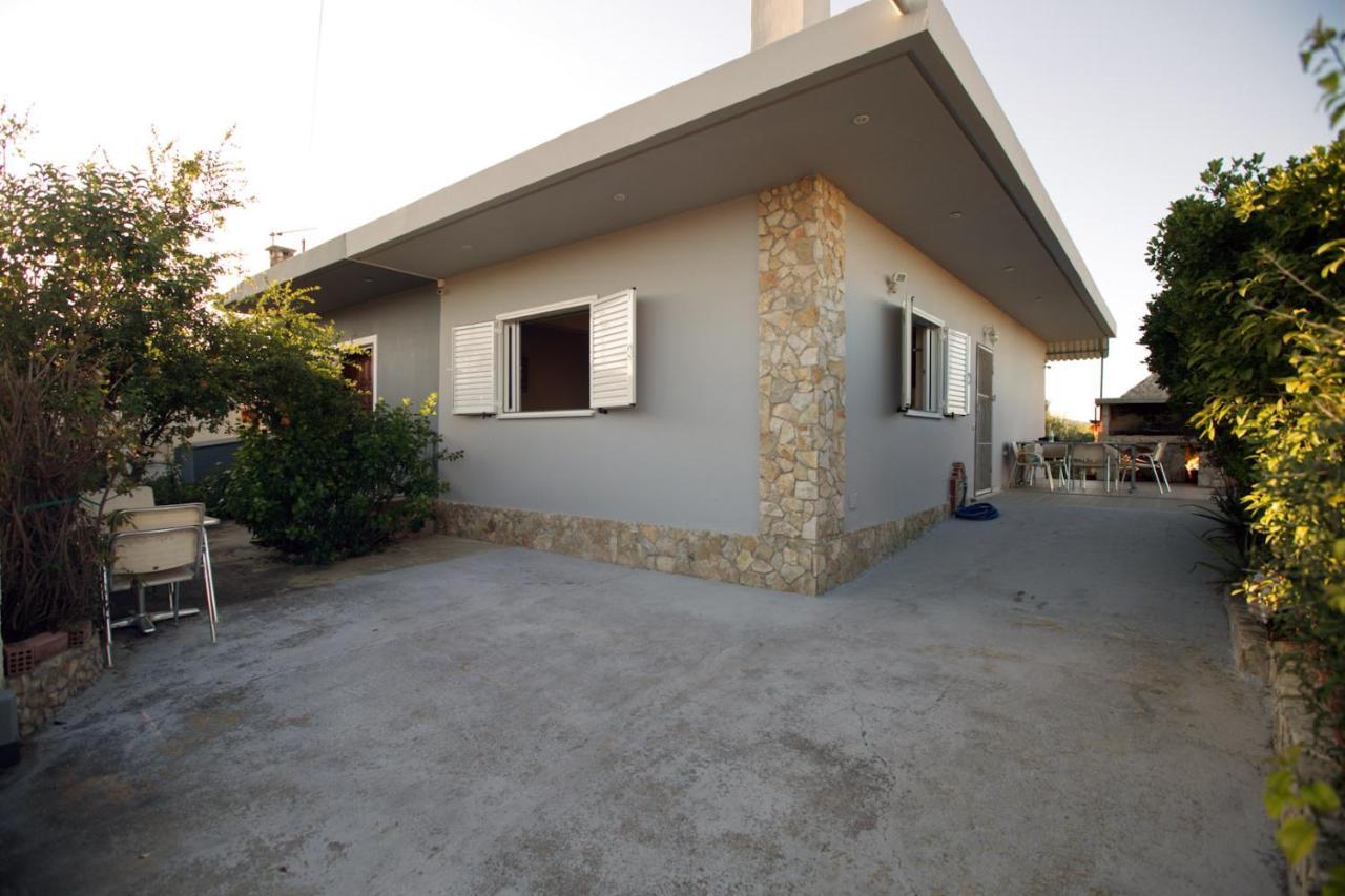 House With Sea Breeze-anemelia